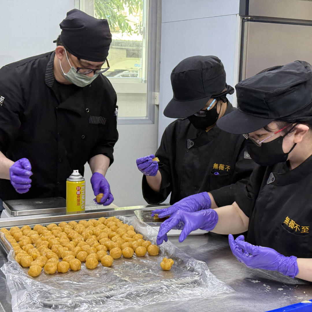 無薇不至庇護夥伴參與禮盒製作與整理