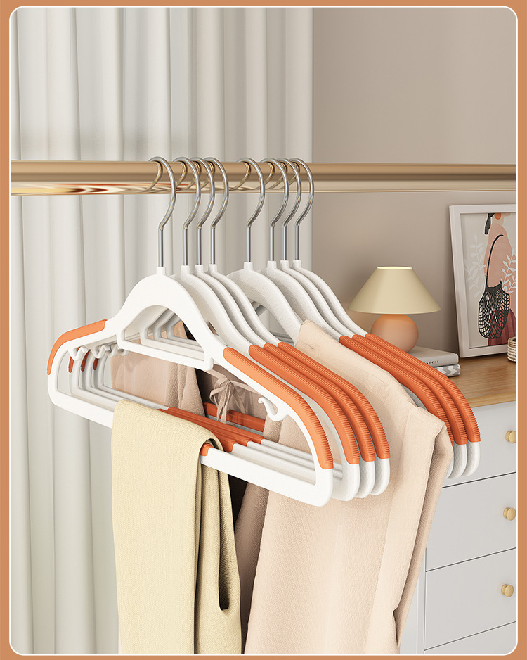 防滑無痕衣架 橘色防滑條款 掛著衣物實際使用效果 居家衣櫃場景