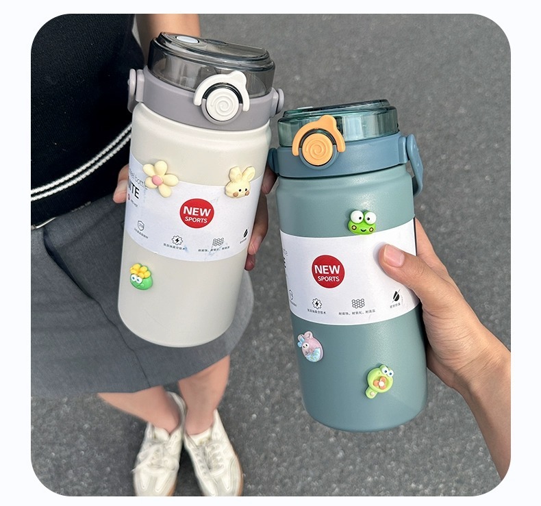 保溫杯使用場景 學生上課日常使用