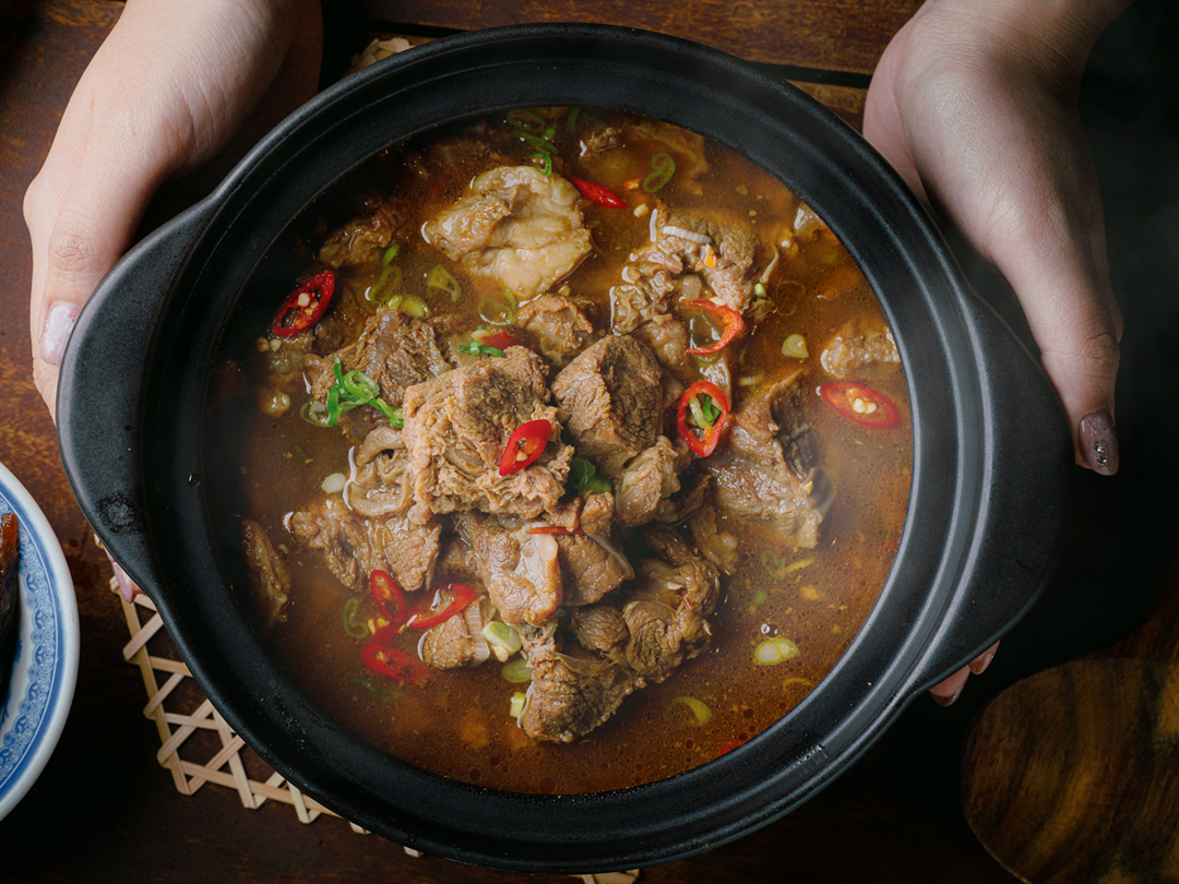 牛肉爐料理融入家庭生活的情境照