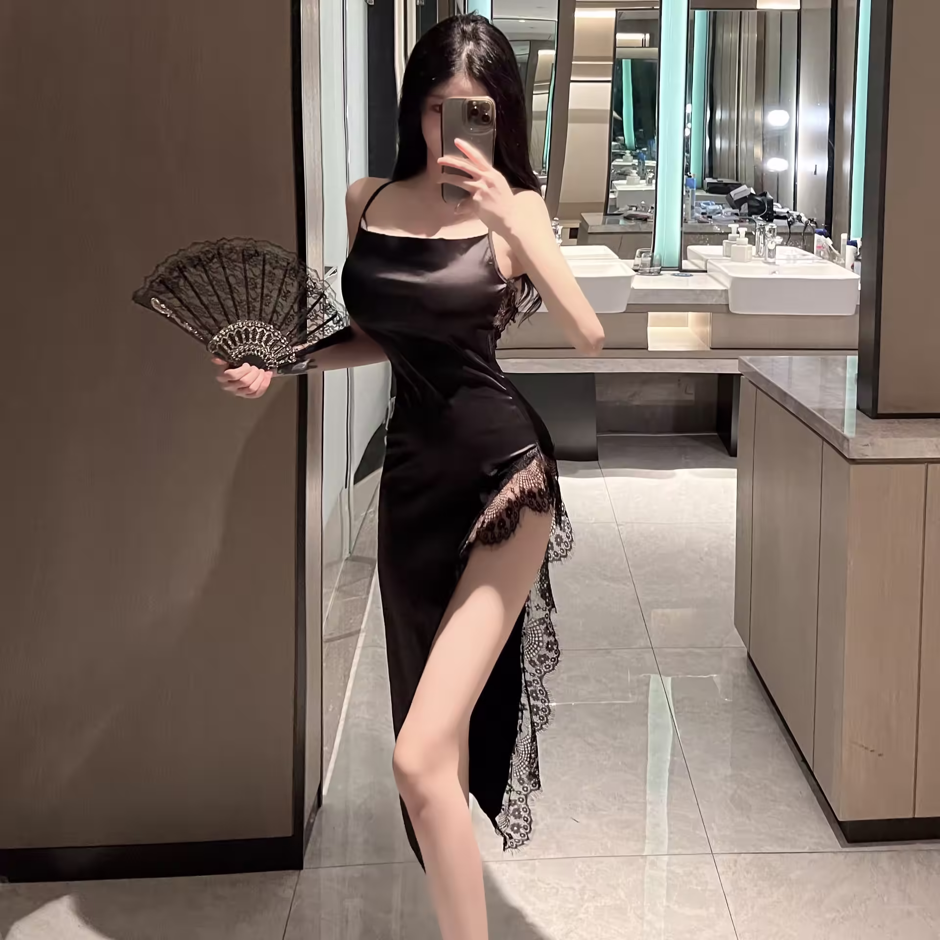 御姐風情蕾絲露背連衣裙 推薦