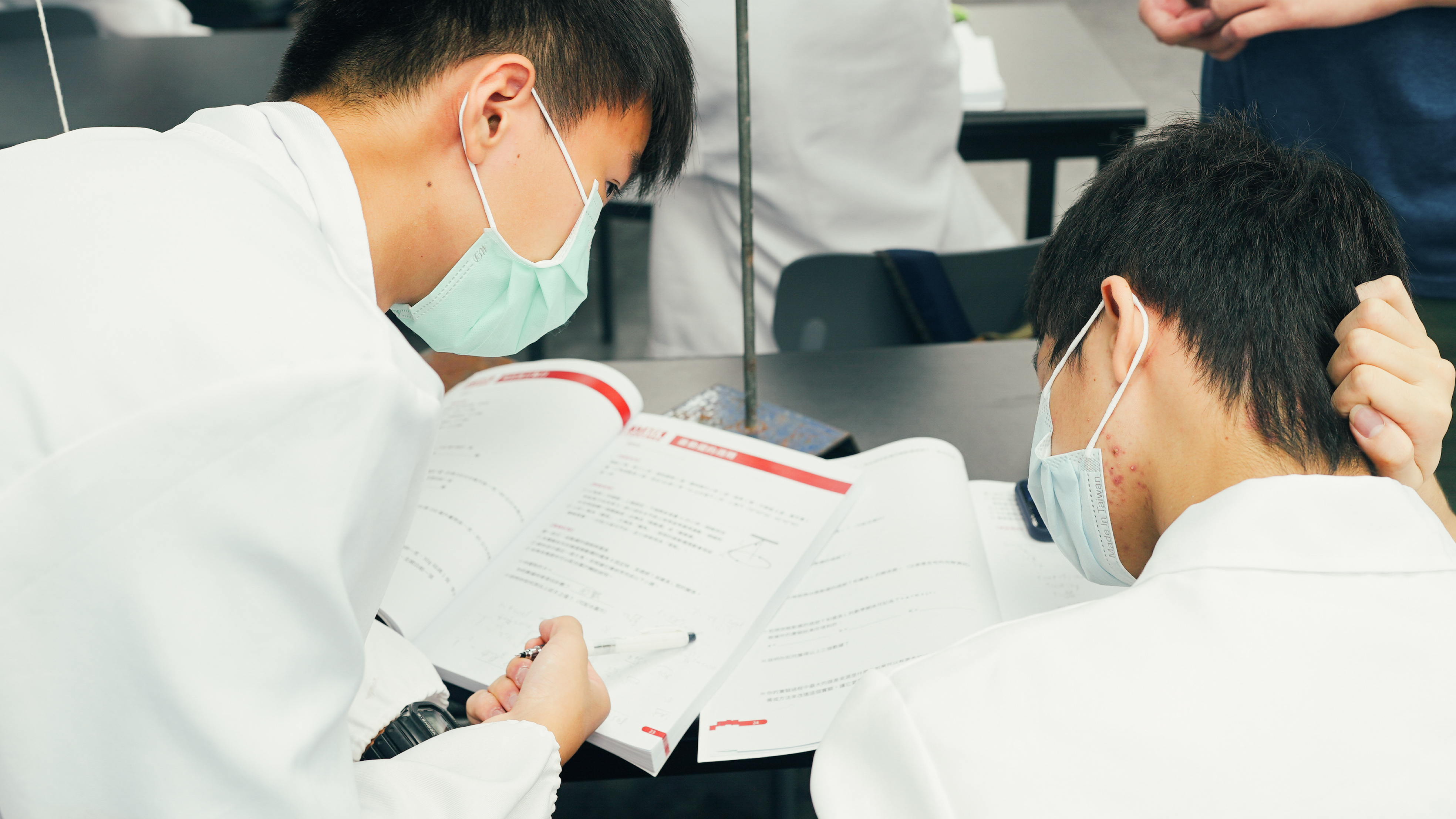 小史塔克高中科學班化學實驗操作