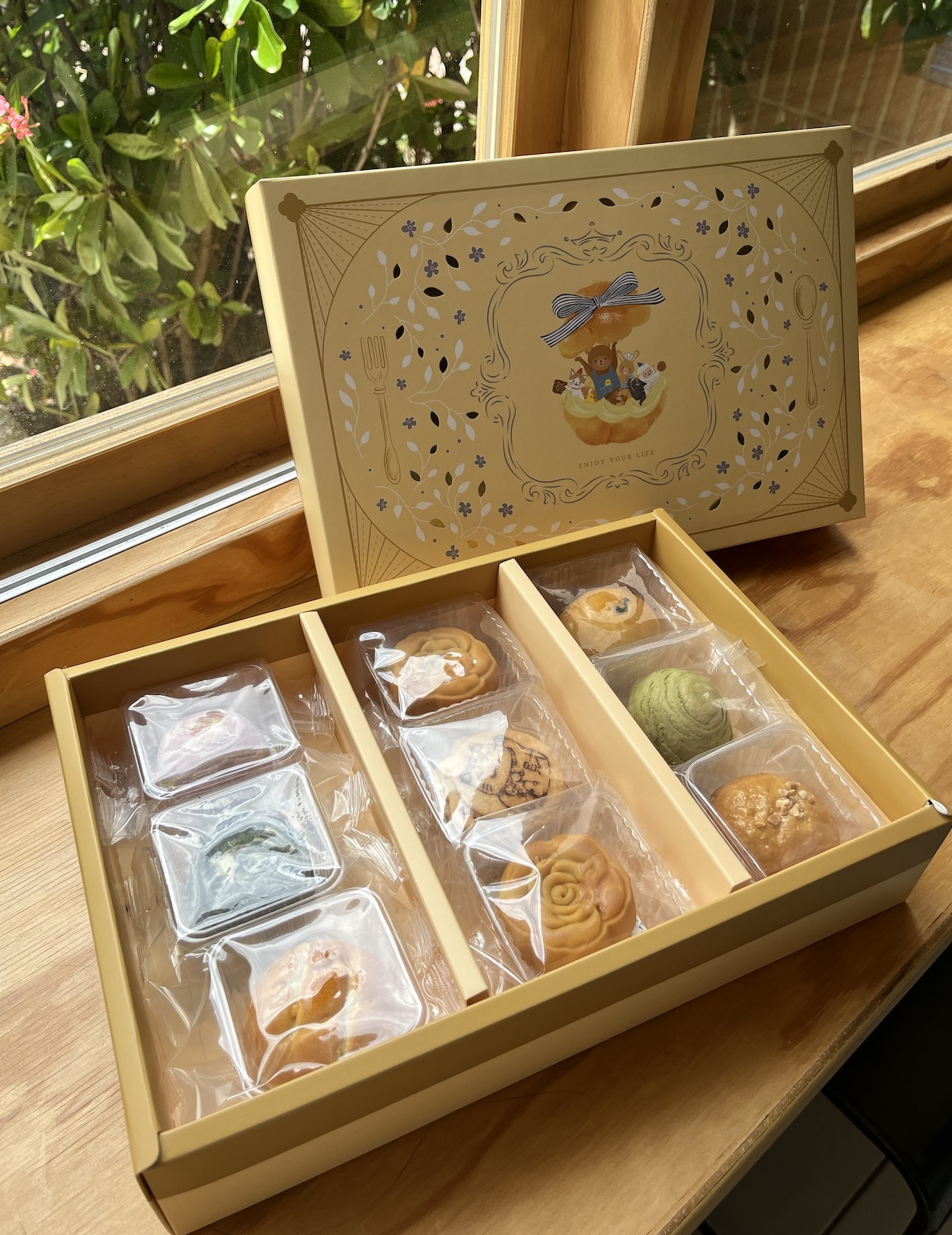 自然薇甜花月盛宴 9 入中秋禮盒實際開箱情境照