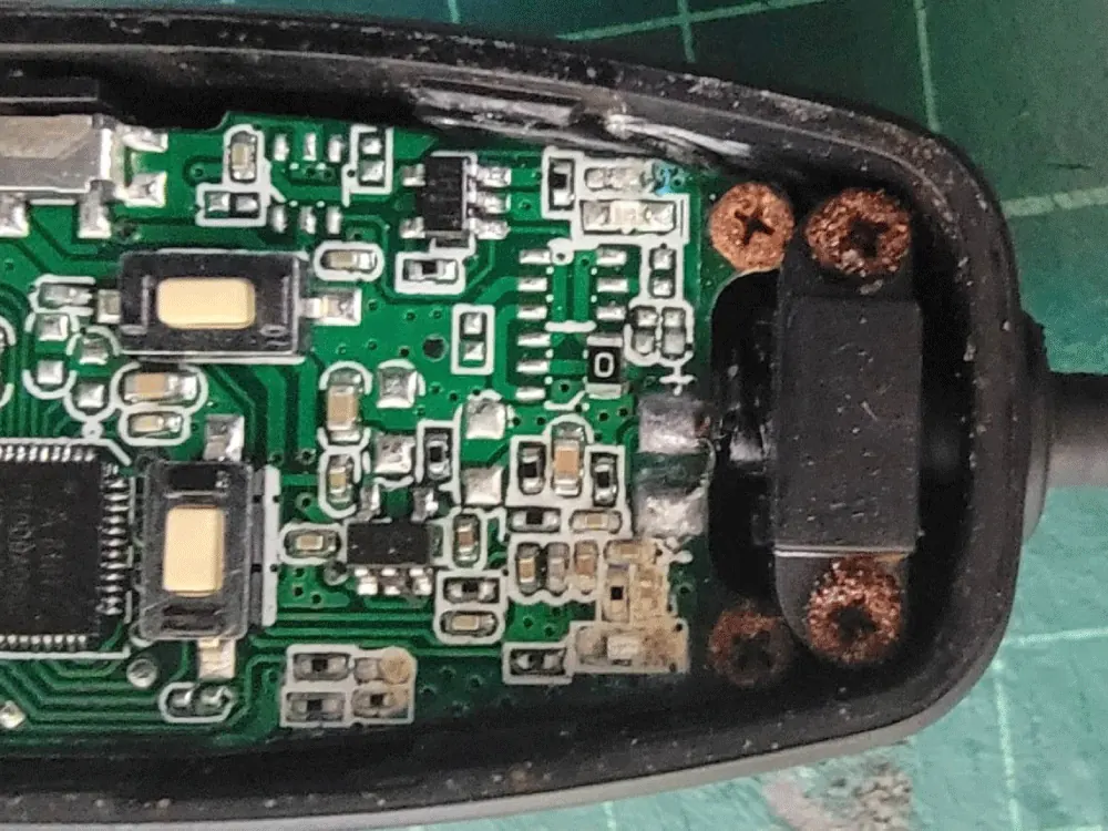 麥克風主機板受損導致故障