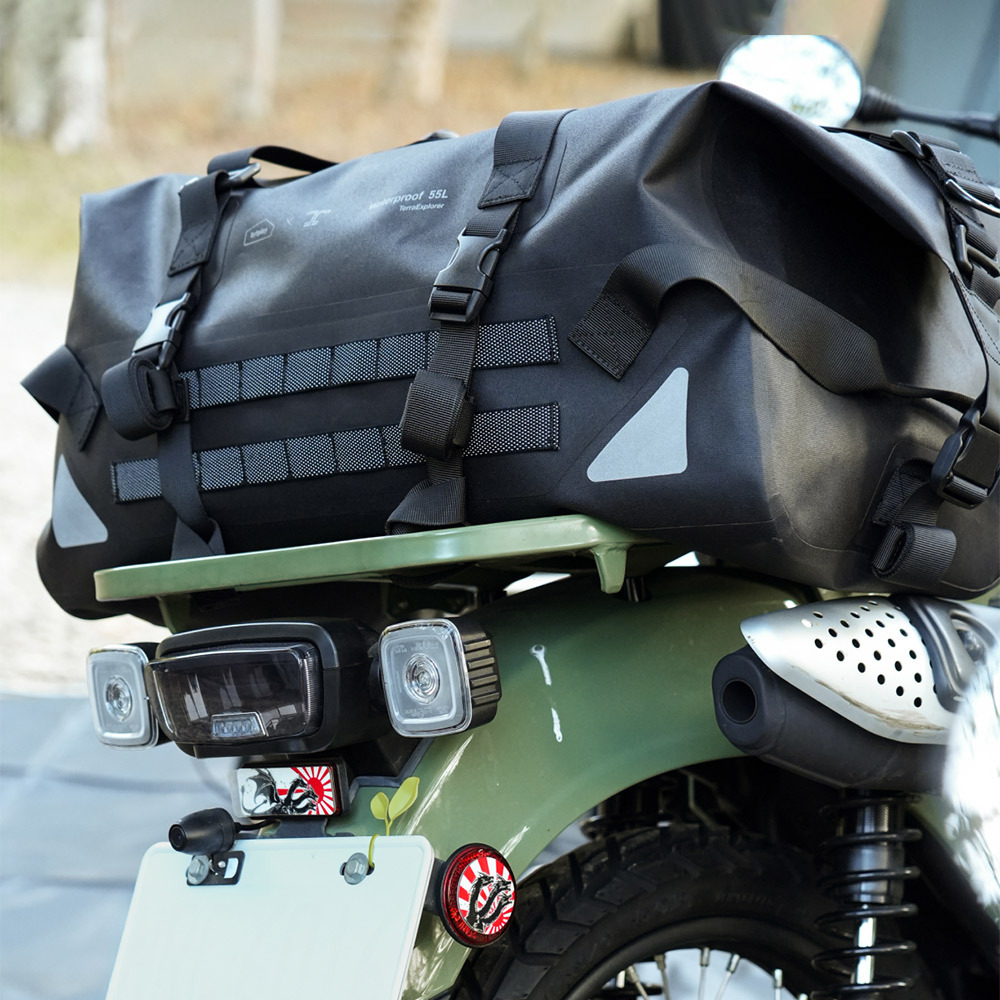 防水後背包戶外使用情境圖