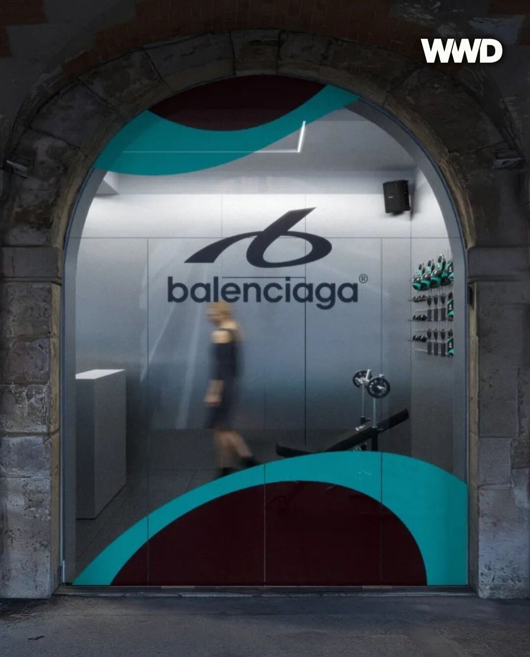 Balenciaga 首度攜手精品健身房 Barry's 全球 8 大城市健康特調快閃店
