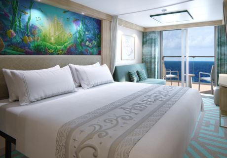 迪士尼探險號豪華海景陽台客房（Deluxe Oceanview Stateroom with Verandah），迪士尼主題裝潢與私人海景陽台