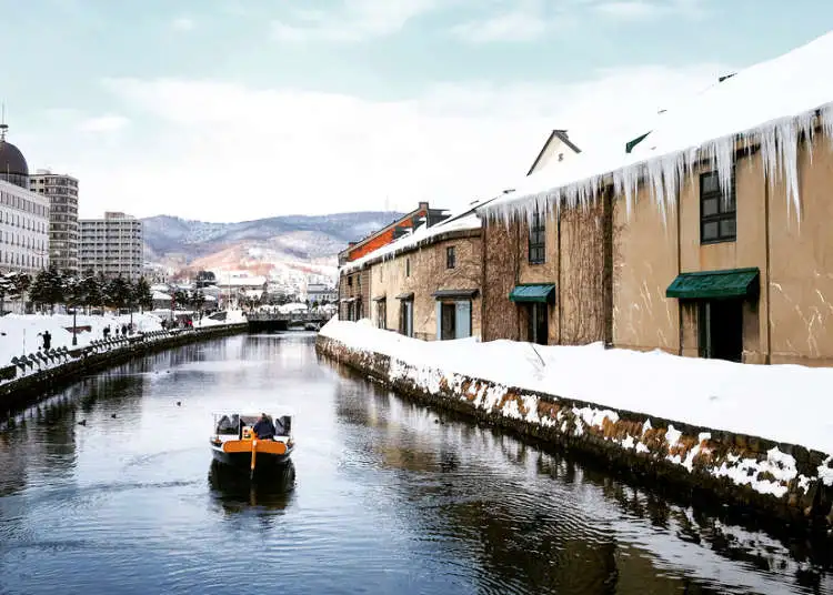 北海道雪地與暖氣室內交替情境，冬季旅遊保養重點