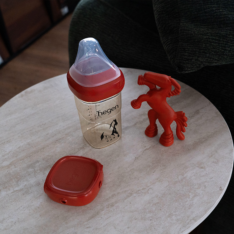 hegen馬年限定禮盒內部擺放