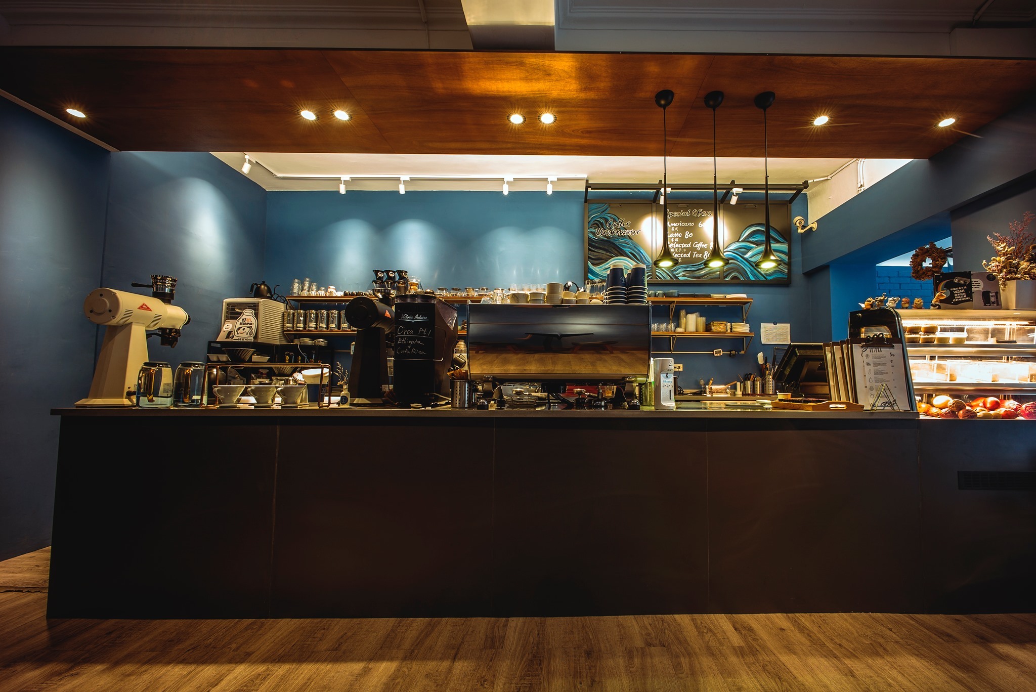 Coffee Underwater 店面