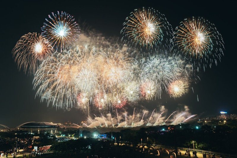 新北市美術館 煙火展演 城市共榮 7 月