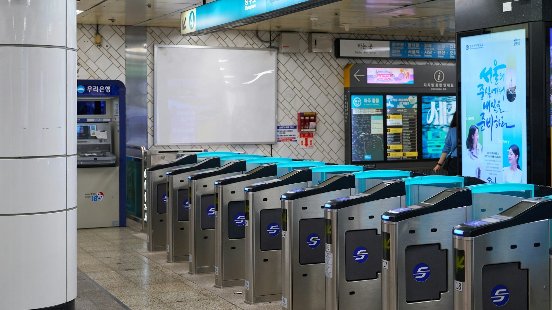首爾地鐵車站 / 月台場景示意
