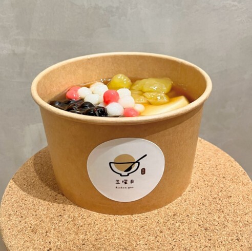 豆曜日豆花外帶牛皮紙碗使用五公分圓形銅板亮膜貼紙